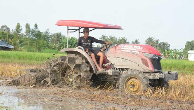 Nông dân miền Tây đánh giá cao dòng máy kéo Yanmar YM3: máy khỏe, chạy nhanh, th - ảnh 2