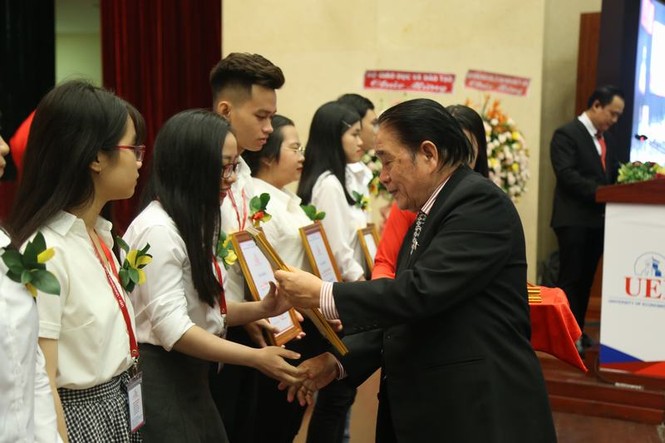 Hoàn tất điểm 5 học kỳ, thí sinh có thể nộp hồ sơ xét tuyển học bạ vào UEF - ảnh 2