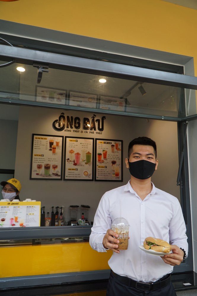 Mua cà phê, tặng bánh mì thịt, chương trình hấp dẫn của chuỗi cà phê Ông Bầu - ảnh 2