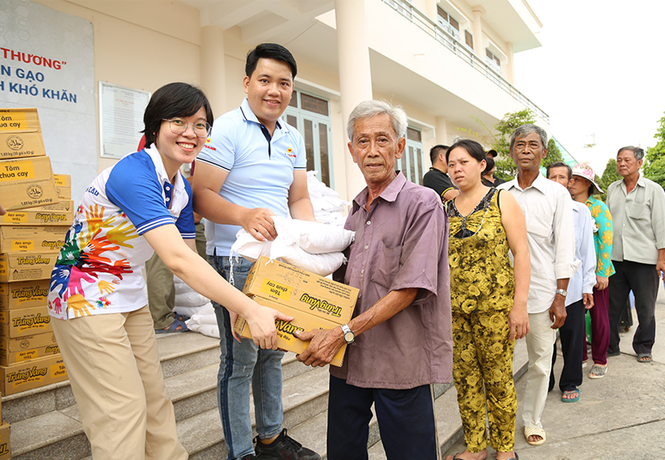 100 tấn gạo từ Vietbank được trao tặng đến các gia đình gặp khó khăn - ảnh 1