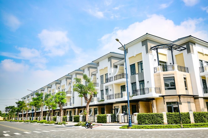 Trao giải Top 50 DN tăng trưởng xuất sắc, Top 10 chủ đầu tư bất động sản uy tín Việt Nam - ảnh 3 Trao giải Top 50 DN tăng trưởng xuất sắc, Top 10 chủ đầu tư bất động sản uy tín Việt Nam - ảnh 3