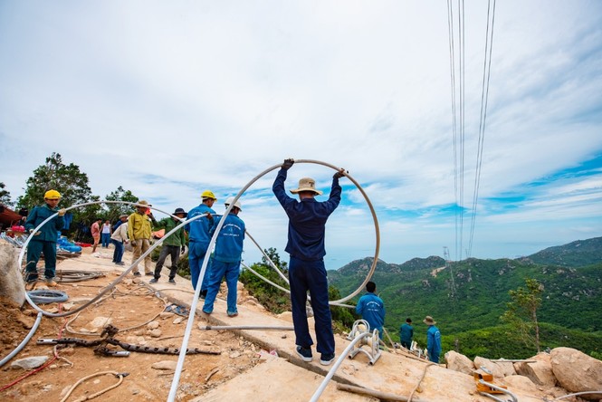 Trungnam Group thắp đèn kéo điện qua núi - ảnh 1