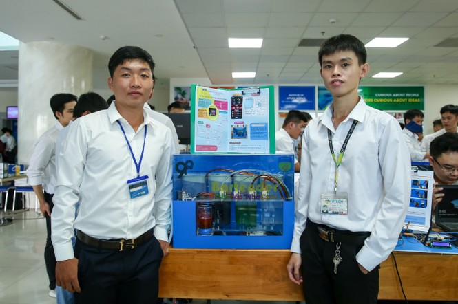 Sinh viên tốt nghiệp với máy sản xuất khẩu trang, máy pha chế tự động - ảnh 3
