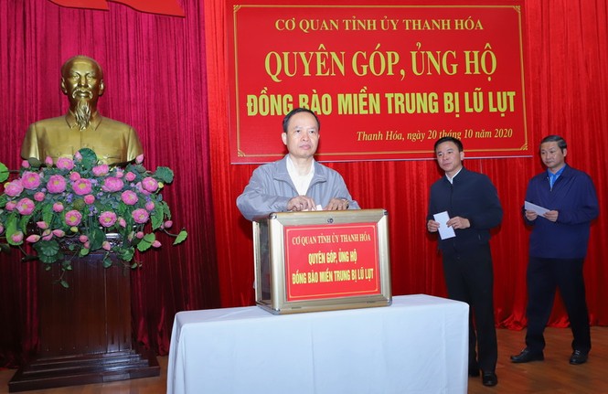 Tỉnh ủy Thanh Hóa ủng hộ đồng bào miền Trung bị lũ lụt - ảnh 2