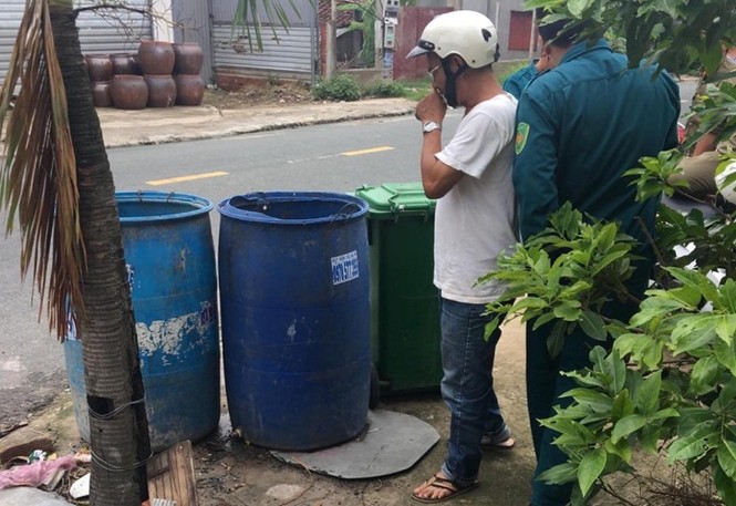 Phát hiện thai nhi còn dây rốn trong thùng rác - ảnh 1