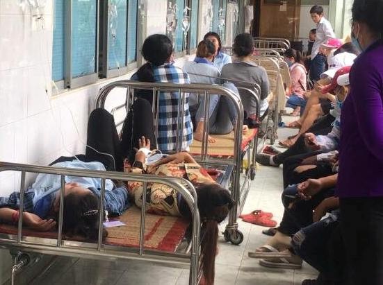 Gần 100 công nhân 'lăn đùng' khi đang làm việc - ảnh 2