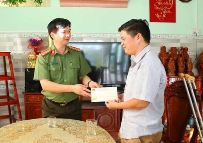 Phó trưởng công an bị cướp tông văng gần 10m nằm bất tĩnh giờ ra sao? - ảnh 1
