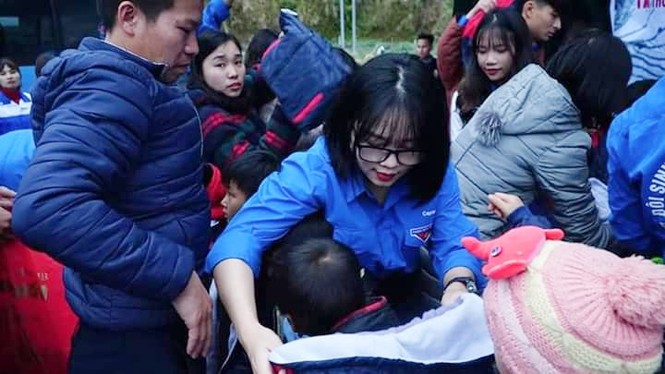 Bạn trẻ đem xuân đến vùng cao - ảnh 2