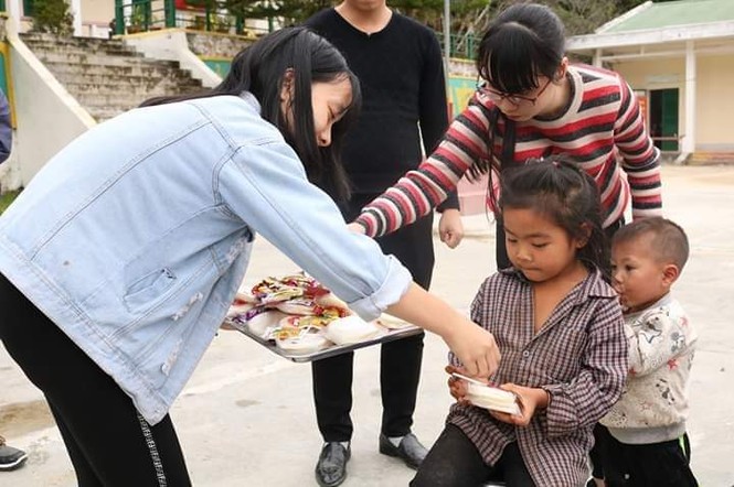 Bạn trẻ đem xuân đến vùng cao - ảnh 1