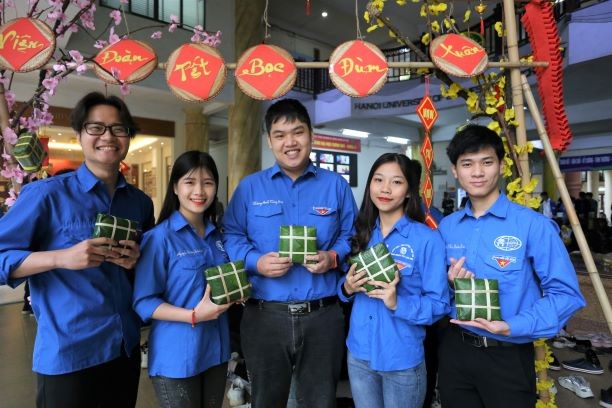 Sinh viên mở hội, gói 1100 chiếc bánh chưng dành tặng người nghèo - ảnh 8