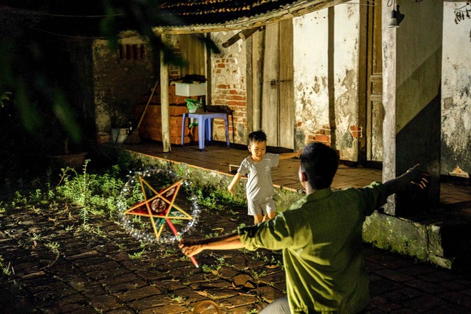 “Trung thu nhất định ba sẽ về” - bộ ảnh của nhiếp ảnh gia 9x đã lấy đi nước mắt người xem - ảnh 12