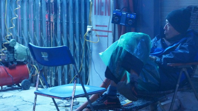 Người Hà Nội co ro trong tiết đầu Đông - ảnh 2