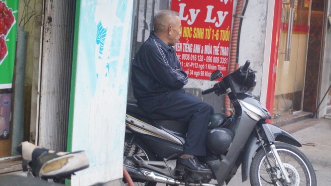 Người Hà Nội co ro trong tiết đầu Đông - ảnh 6