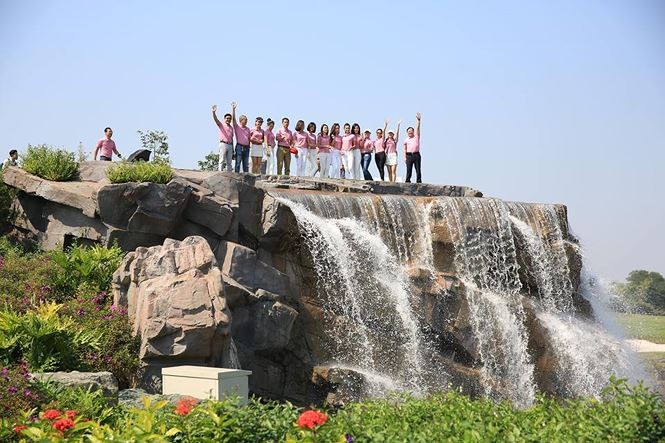 Các golfer thử sức hố số 19 tại Kings Course - ảnh 1