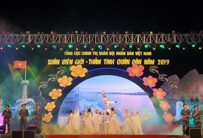 Rộn ràng Tết quân dân trên xứ Lạng - ảnh 7