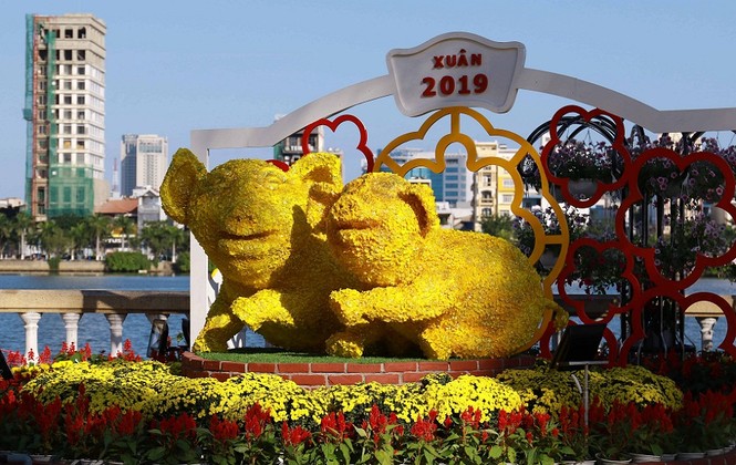 Cầu Vàng trên đỉnh Bà Nà xuất hiện ở đường hoa xuân Đà Nẵng - ảnh 8