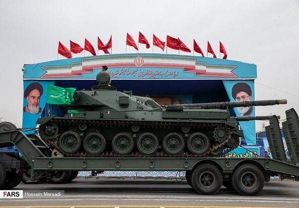 Iran diễu binh khoe khí tài quân sự hùng hậu - ảnh 7