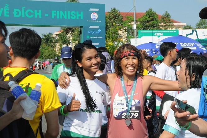 Hơn 4.000 vận động viên tham gia giải chạy Marathon tại Hậu Giang - ảnh 8