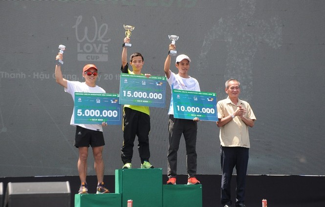 Hơn 4.000 vận động viên tham gia giải chạy Marathon tại Hậu Giang - ảnh 6