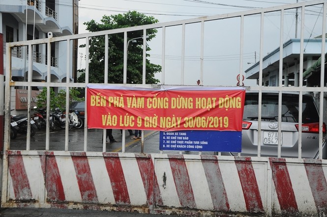 Bến phà Vàm Cống chính thức dừng hoạt động sau trăm năm đưa khách - ảnh 1