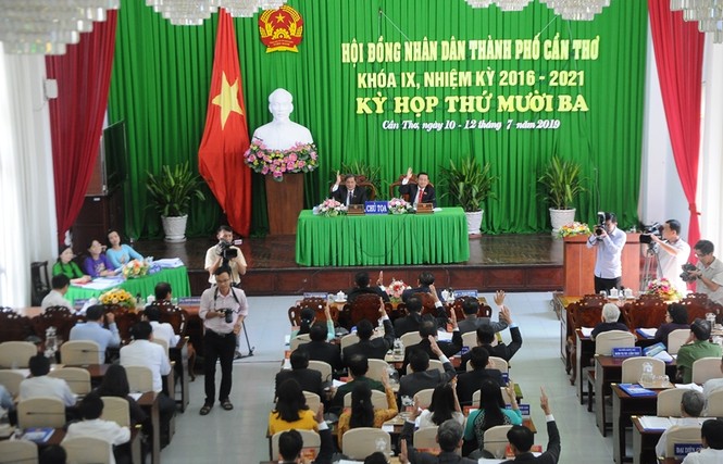Cần Thơ miễn nhiệm đại biểu HĐND, bầu Trưởng Ban Kinh tế - Ngân sách - ảnh 1