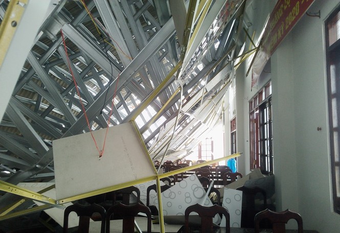 Hơn 1 tháng sập hội trường thị trấn, vẫn đang giám định - ảnh 2