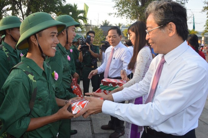 Hàng nghìn thanh niên ĐBSCL háo hức lên đường nhập ngũ - ảnh 2