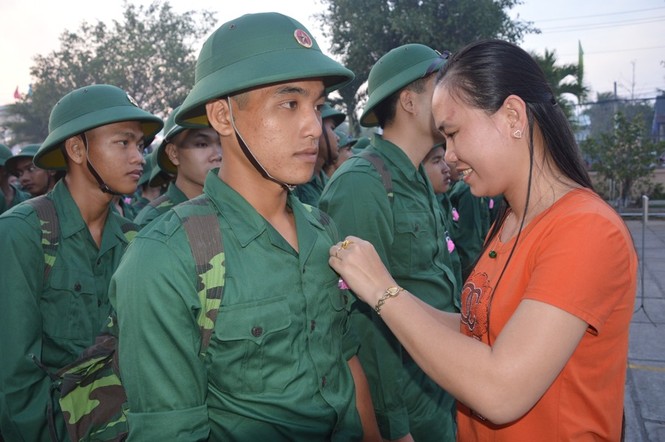 Hàng nghìn thanh niên ĐBSCL háo hức lên đường nhập ngũ - ảnh 1