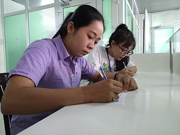 Cảm động gia cảnh cô sinh viên vượt trăm cây số cứu người - ảnh 2
