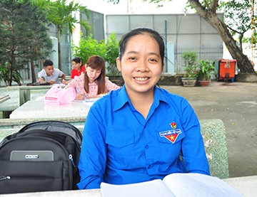 Cảm động gia cảnh cô sinh viên vượt trăm cây số cứu người - ảnh 1