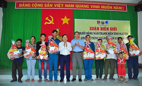 Trung ương Đoàn chúc tết chiến sỹ biên giới - ảnh 3