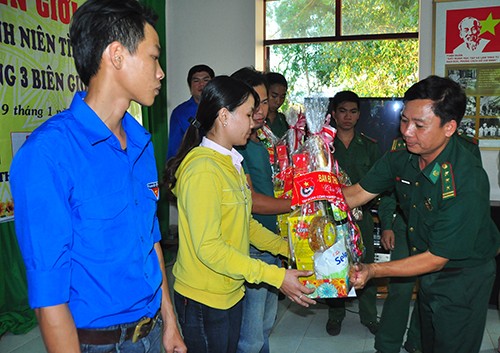 Trung ương Đoàn chúc tết chiến sỹ biên giới - ảnh 4