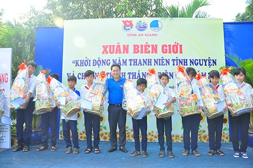 Trung ương Đoàn khởi động Năm tình nguyện Quốc gia - ảnh 2