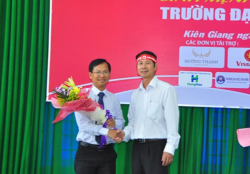 Tưng bừng Chủ nhật Đỏ tại trường ĐH Kiên Giang - ảnh 4