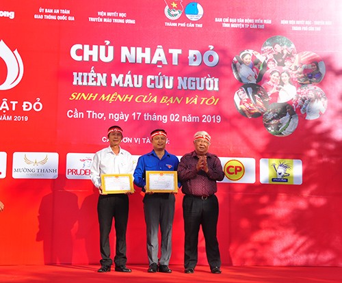 Tưng bừng Chủ nhật Đỏ tại Cần Thơ - ảnh 5