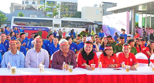 Tưng bừng Chủ nhật Đỏ tại Cần Thơ - ảnh 1