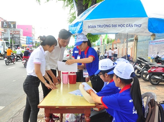 Gần 600 tình nguyện viên Cần Thơ sẵn sàng tiếp sức sĩ tử thi Quốc gia - ảnh 3