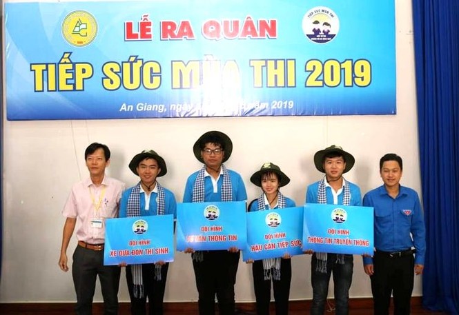 Hơn 1.000 tình nguyện viện An Giang tiếp sức mùa thi - ảnh 1