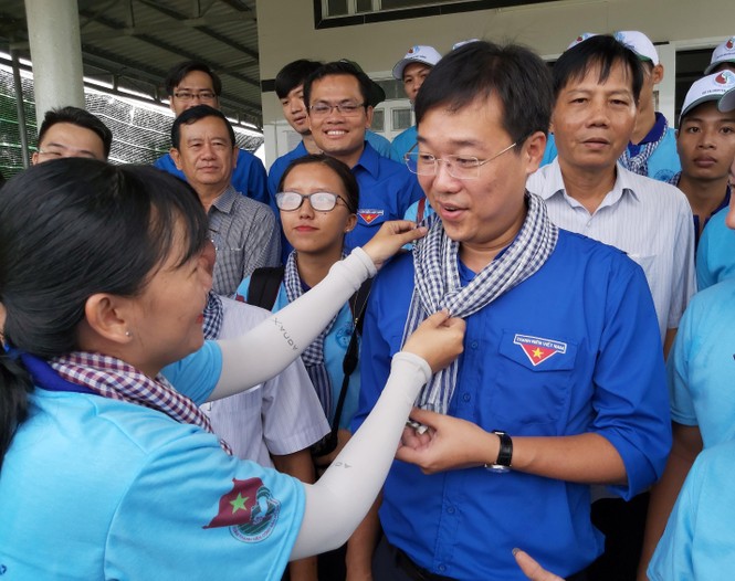 Bí thư thứ nhất Trung ương Đoàn thăm sinh viên tình nguyện Bạc Liêu và Đồng Tháp - ảnh 5