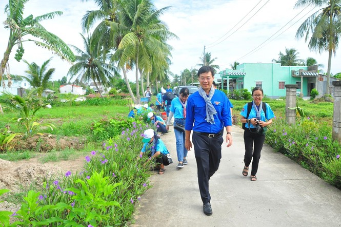 Bí thư thứ nhất Trung ương Đoàn thăm sinh viên tình nguyện Bạc Liêu và Đồng Tháp - ảnh 6