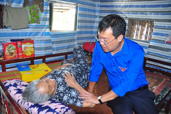 Bí thư thứ nhất Trung ương Đoàn thăm sinh viên tình nguyện Bạc Liêu và Đồng Tháp - ảnh 4