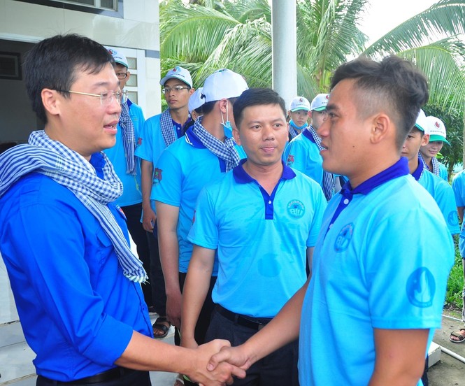 Bí thư thứ nhất Trung ương Đoàn thăm sinh viên tình nguyện Bạc Liêu và Đồng Tháp - ảnh 2