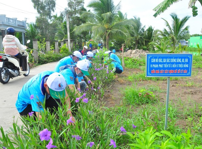 Bí thư thứ nhất Trung ương Đoàn thăm sinh viên tình nguyện Bạc Liêu và Đồng Tháp - ảnh 3