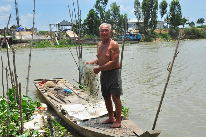 Đầu nguồn lũ, nước trong xanh lạ thường - ảnh 2
