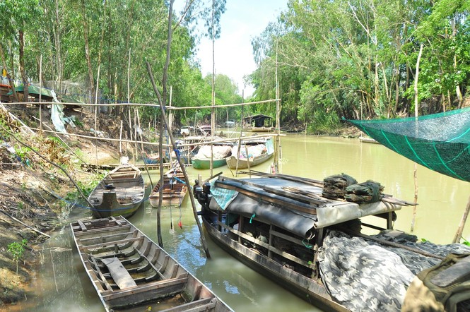 Đầu nguồn lũ, nước trong xanh lạ thường - ảnh 3