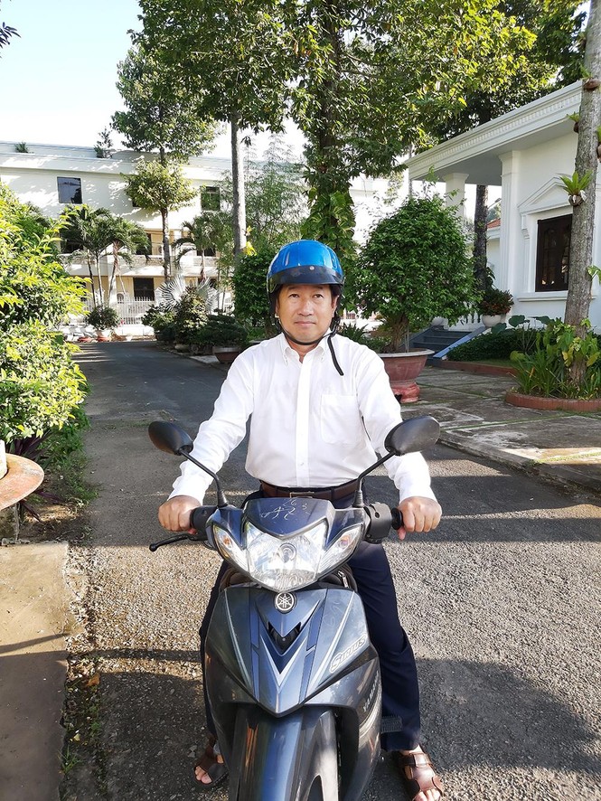 Chủ tịch Đồng Tháp lý giải đi xe máy đến công sở - ảnh 2