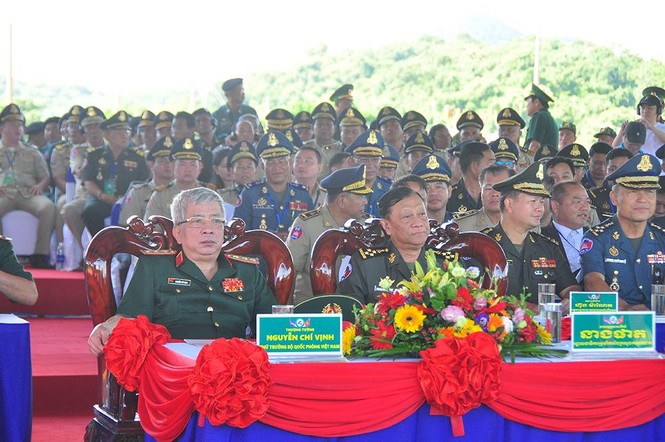 Bộ đội Việt Nam - Campuchia tuần tra biên giới chung tại khu vực cửa khẩu quốc tế - ảnh 7