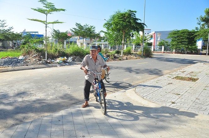 Vượt hàng chục cây số để nhận quà tết - ảnh 2