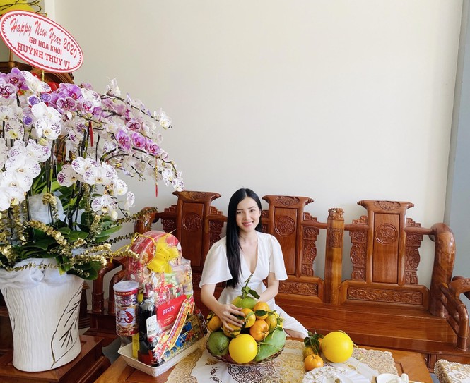 Hoa khôi Thúy Vi trang hoàng nhà rực rỡ đón xuân - ảnh 1