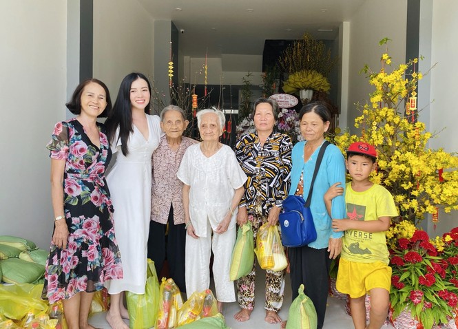 Hoa khôi Thúy Vi trang hoàng nhà rực rỡ đón xuân - ảnh 4